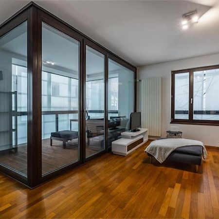 Modern Spacious Flat With A Terrace And A Parking Prague Exterior photo