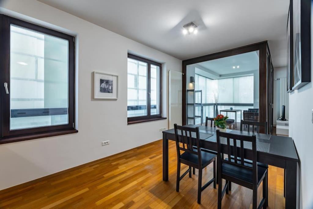 Modern Spacious Flat With A Terrace And A Parking Prague Exterior photo
