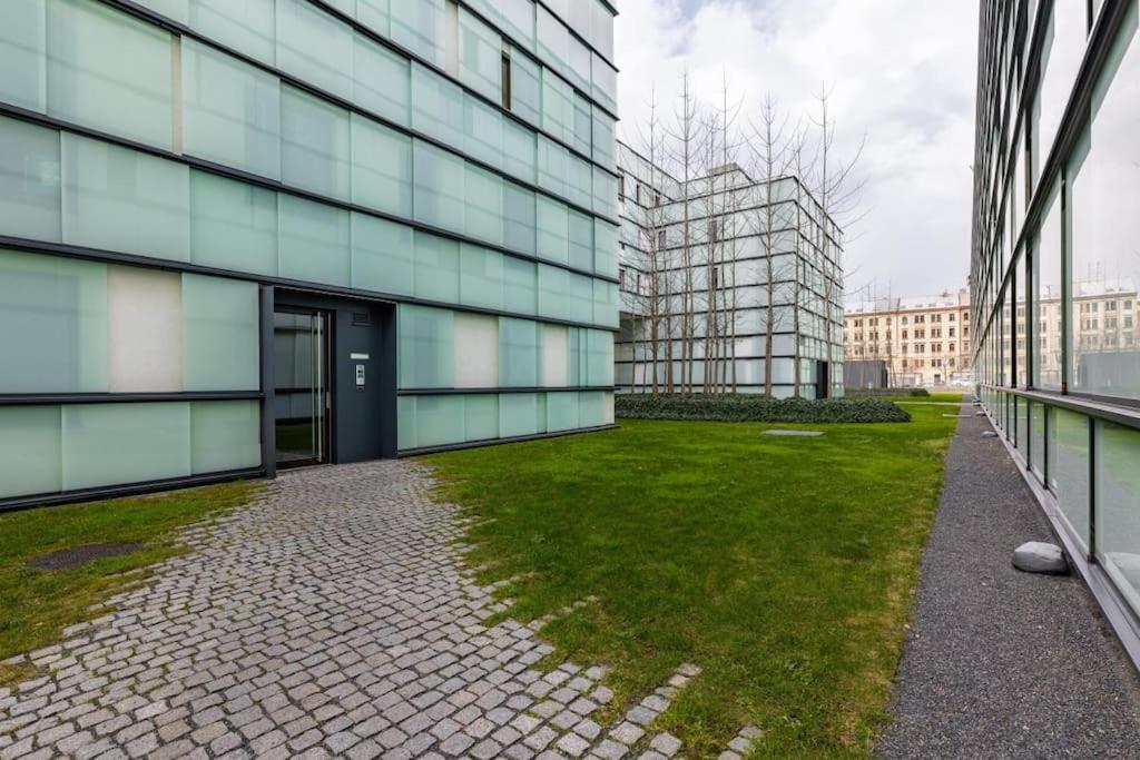 Modern Spacious Flat With A Terrace And A Parking Prague Exterior photo