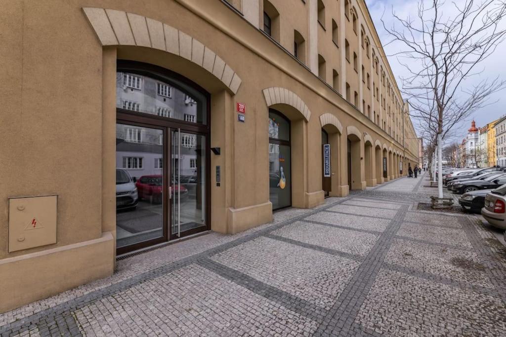 Modern Spacious Flat With A Terrace And A Parking Prague Exterior photo